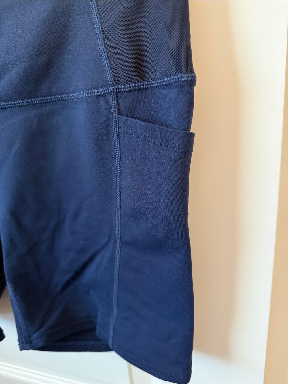 Oiselle Pocket Jogger 5.25” shorts - 10 - navy - like new - Picture 3 of 5